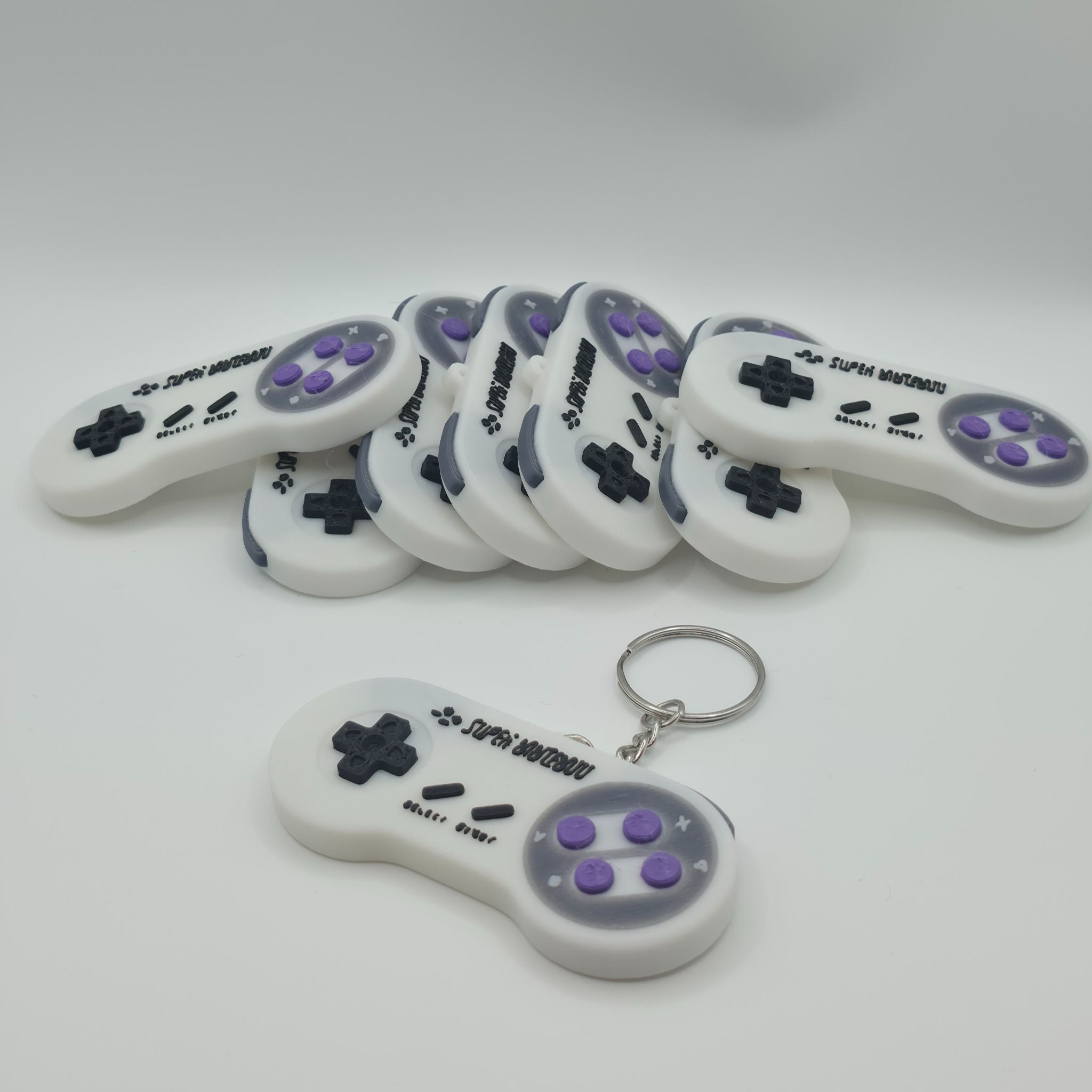 Retro 16-Bit SNES Console Controller Keychain - Detailed 3D Printed Classic Gamer Gift