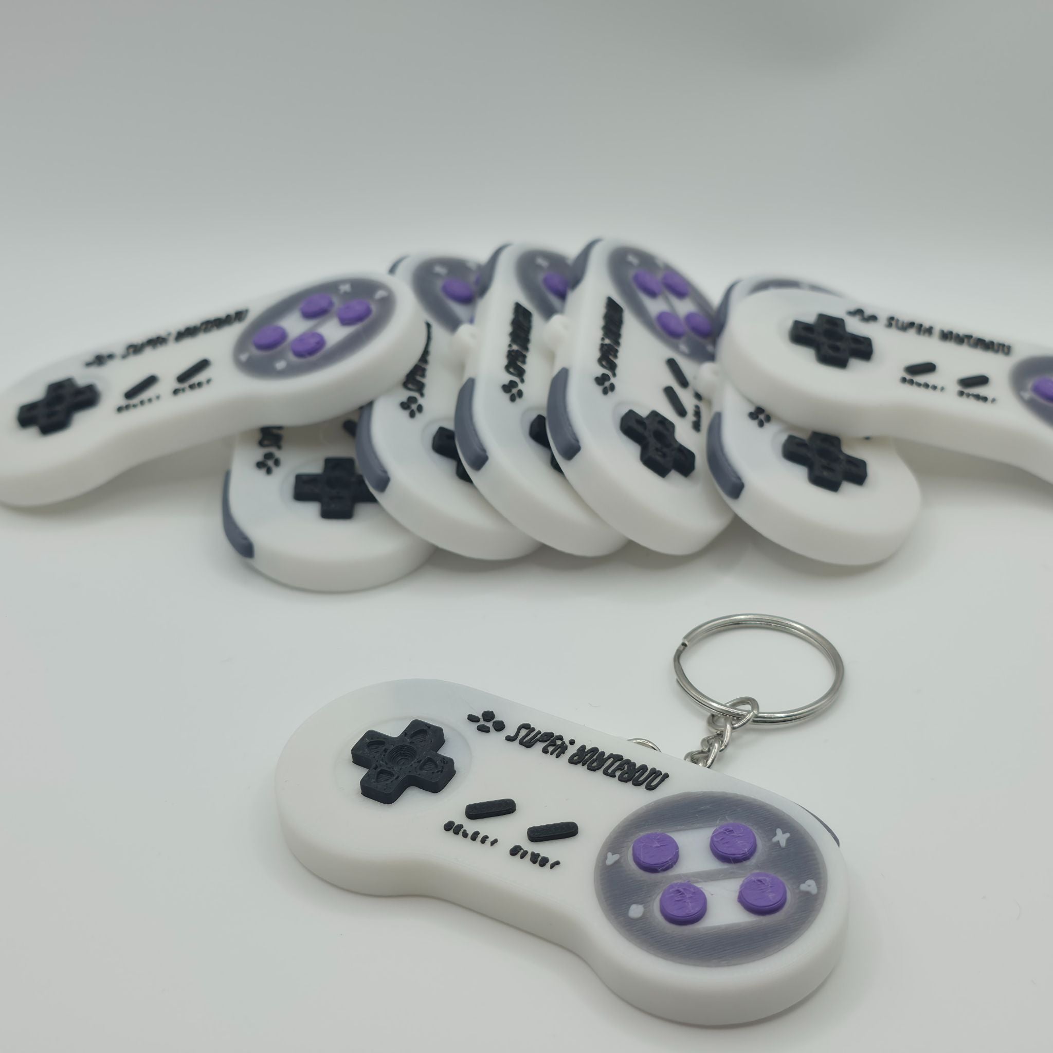 Retro 16-Bit SNES Console Controller Keychain - Detailed 3D Printed Classic Gamer Gift