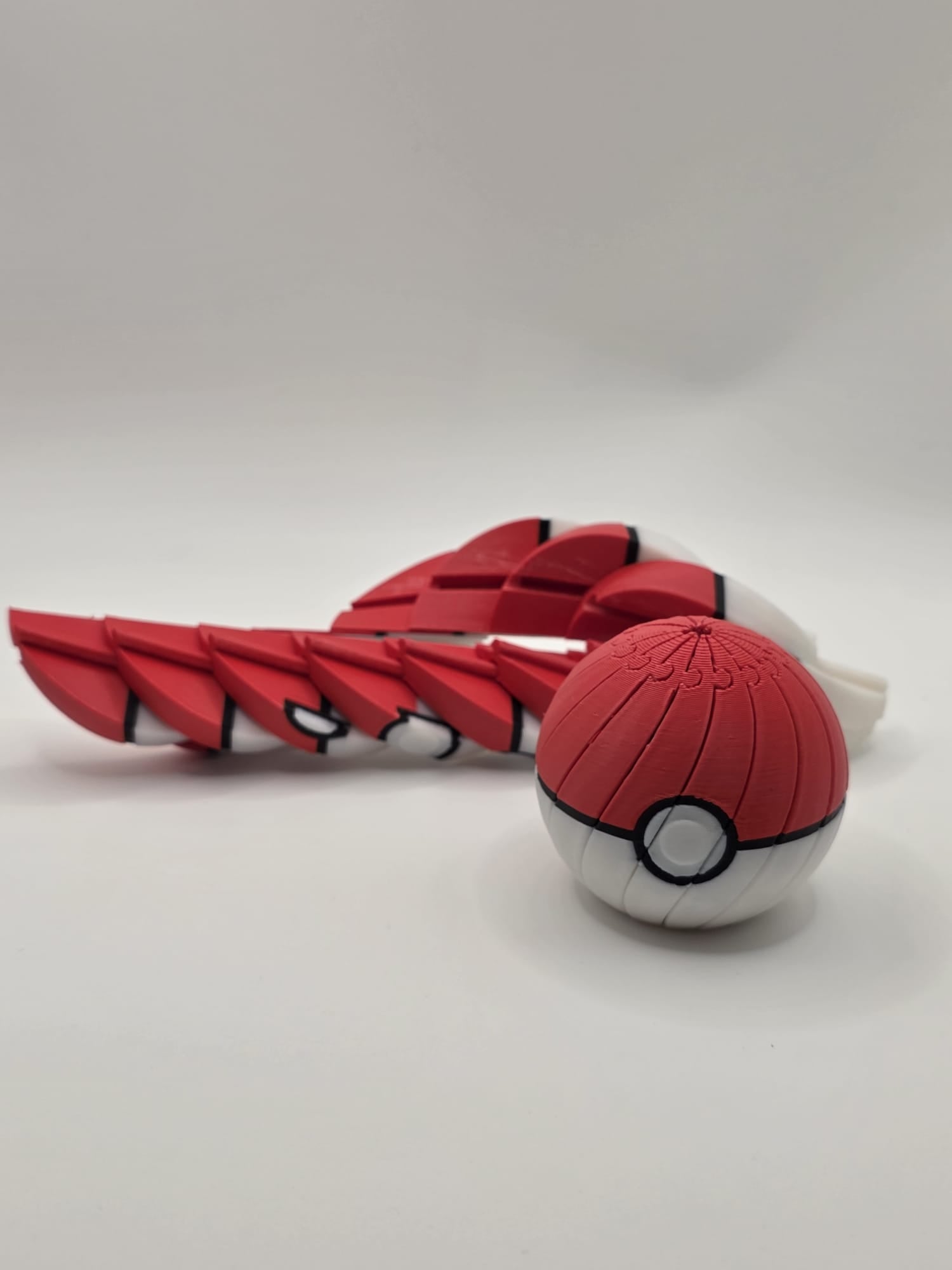 Articulated Poké Ball Fidget Toy - Flexible 3D Printed Pokémon Collectible | 3D Nuke Toyz