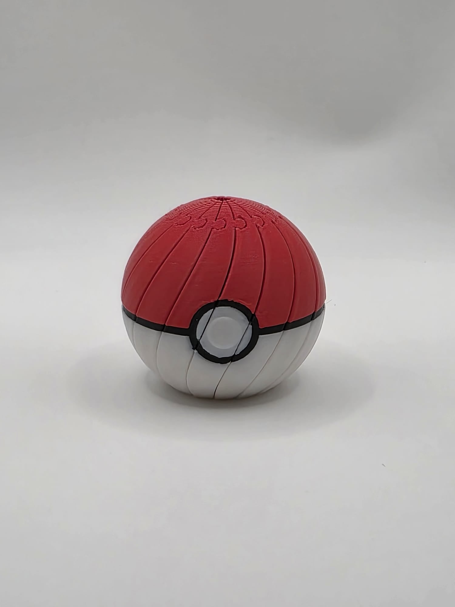 Articulated Poké Ball Fidget Toy - Flexible 3D Printed Pokémon Collectible | 3D Nuke Toyz