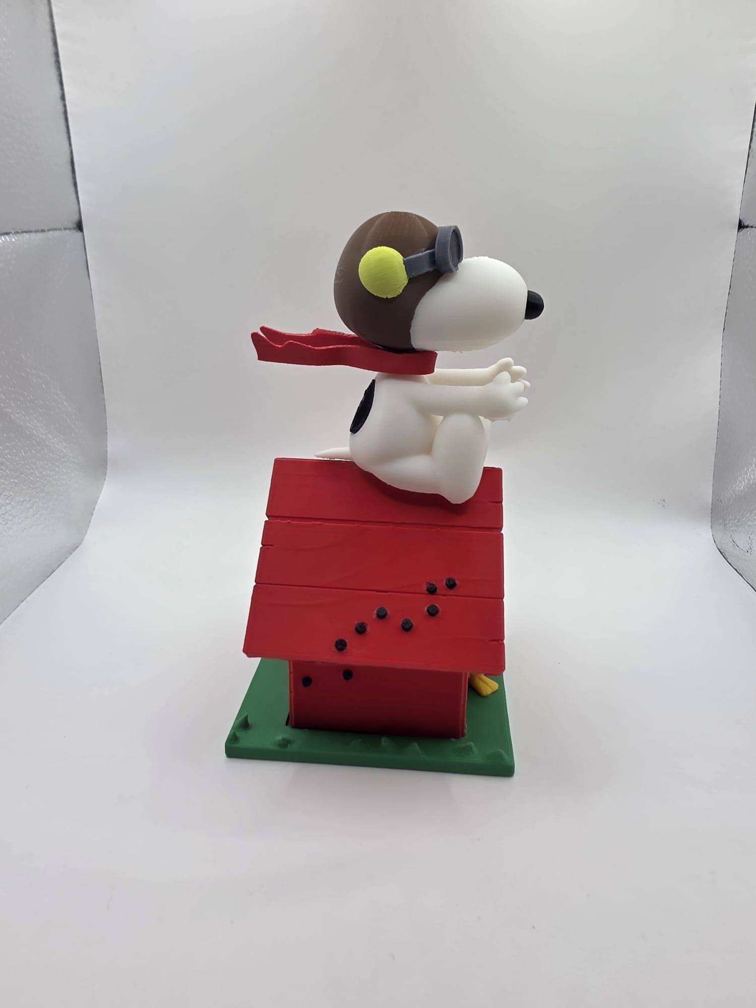 3D Printed Snoopy Flying Ace Figure – Multi-Color Peanuts Doghouse Collectible & Desk Decor