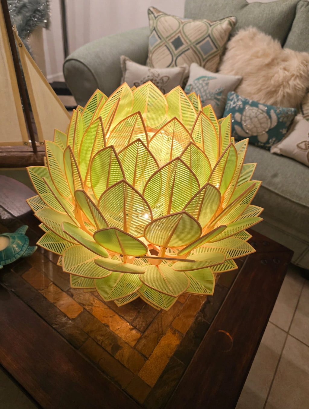 3D printed leaf lamp on tripod base
